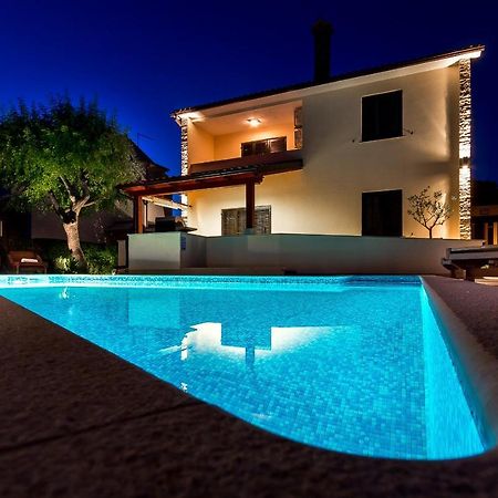 Holiday Home Villa Пула Стая снимка